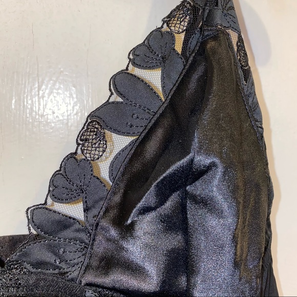 Victoria Secret Lace Embroidered Bralette - Picture 4 of 10